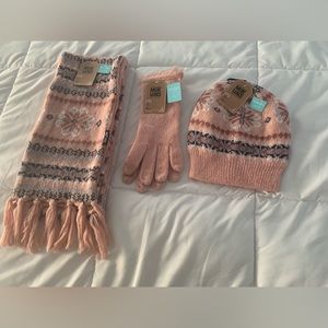 NWT Muk Luk winter gloves scarf winter hat womens